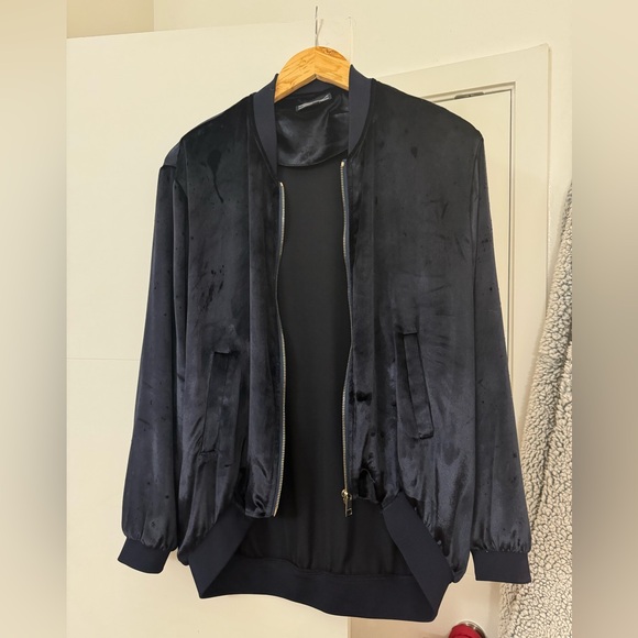 Tommy Hilfiger Tops - Tommy Hilfiger light soft material jacket